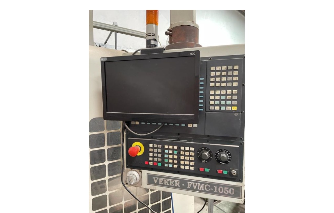 TORNO CNC VEKER FVMC-1050 2002 V-4002 380V COM FERRAMENTAL 