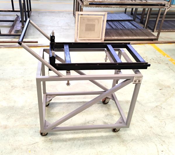 CARRINHO DE TRANSPORTE DO TANQUE DE MAQUINA DE SOLDA DE PEQUENO PORTE 0,70 M X 0,40 M ( C X L) ALTURA REGULAVEL 