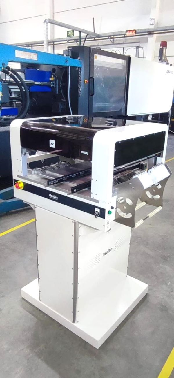 PICK AND PLACE BAIXA PRODUÇÃO NEODEN NEODEN 4 2022 220V 60HZ - 2500CPH - ACOMPANHA FEEDERS E NOZZLES 