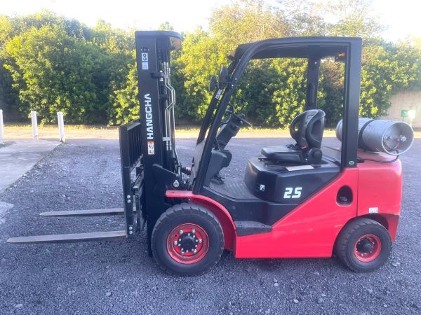 EMPILHADEIRA A GÁS HANGCHA CPYD25-XW22P 2022 12BB04199 RATED CAPACITY: 2500KG 