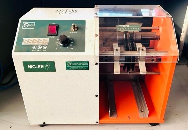 PREFORMADORA AXIAL OMTEC MC-5E 2012 PERFORMA COMPONENTES EM F - TIRAS COM TERMINAIS ATÉ 02 MM DE ESPESSURA 