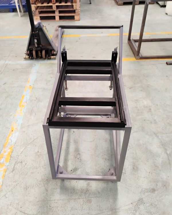 CARRINHO DE TRANSPORTE DO TANQUE DE MAQUINA DE SOLDA DE PEQUENO PORTE 0,70 M X 0,40 M ( C X L) ALTURA REGULAVEL 