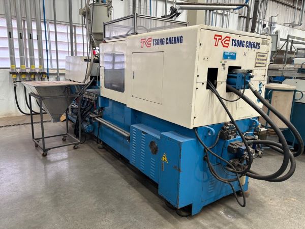 INJETORA HORIZONTAL HIDRÁULICA 160T TSONG CHERNG TC-160 2006 