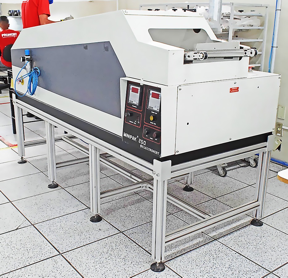 MÁQUINA DE SOLDA ONDA SIMPLES ELECTROVERT MINIPAK 250 CHUMBO 880309 M226 220V 60HZ - ACOMPANHA ARMARIO PORTA STENCIL 