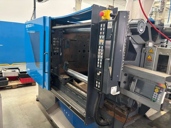 INJETORA HORIZONTAL HIDRÁULICA 180T SUMITOMO DEMAG SE180EV-A-C560 2017 M0L0358 AC 220C 50/60HZ - COM ROBO E ESTEIRA 