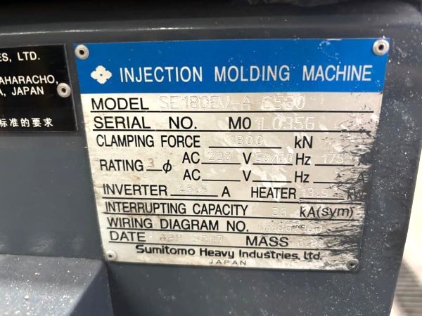 INJETORA HORIZONTAL HIDRÁULICA 180T SUMITOMO DEMAG SE180EV-AC560 M01L0356 AC 220V 50/60HZ - COM ROBO E ESTEIRA 