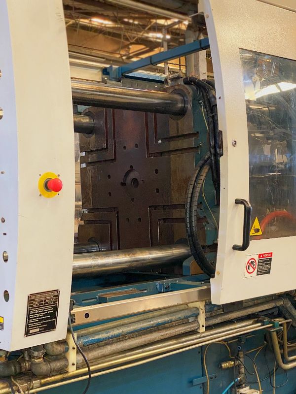 INJETORA HORIZONTAL HIDRÁULICA 300T ROMI PRATICA 300H 2010 440V 