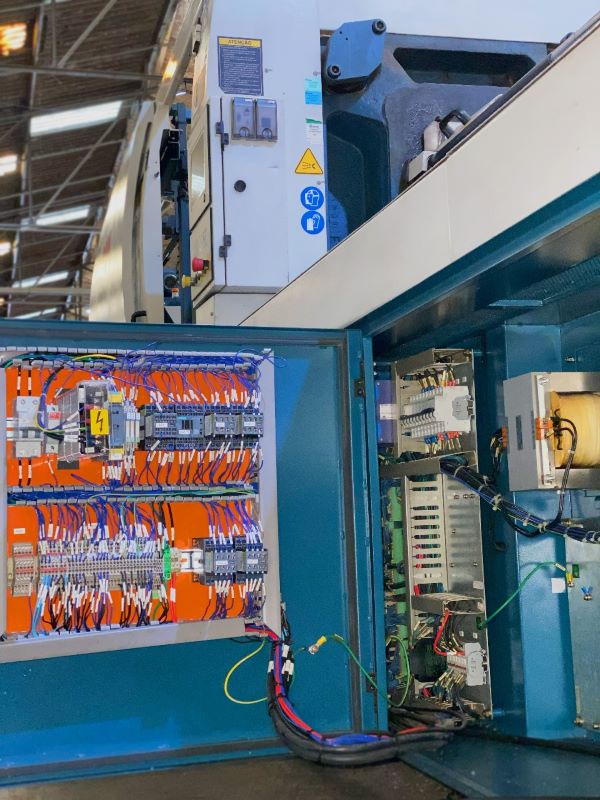 INJETORA HORIZONTAL HIDRÁULICA 300T ROMI PRATICA 300H 2010 440V 