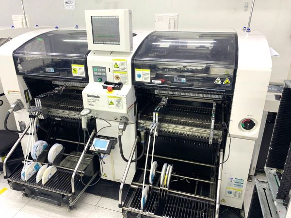 PICK AND PLACE FLEXIVEL PANASONIC CM602-L 2010 11FV5259 200~480V 50/60HZ - ACOMPANHA 100 FEEDERS DE 8MM 