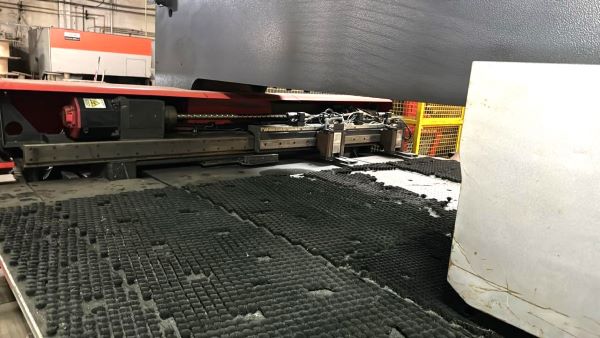 PUNCIONADEIRA ALTA PRODUCAO AMADA AC 255 