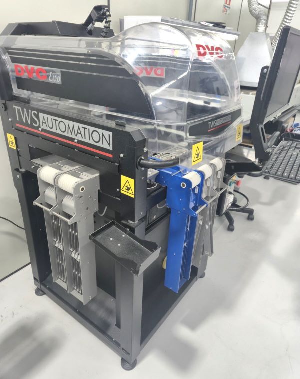 PICK AND PLACE FLEXIVEL TWS AUTOMATION QUADRA EVO 2019 220V ACOMPANHA 4 MAGAZINES DE 8 FEEDERS 
