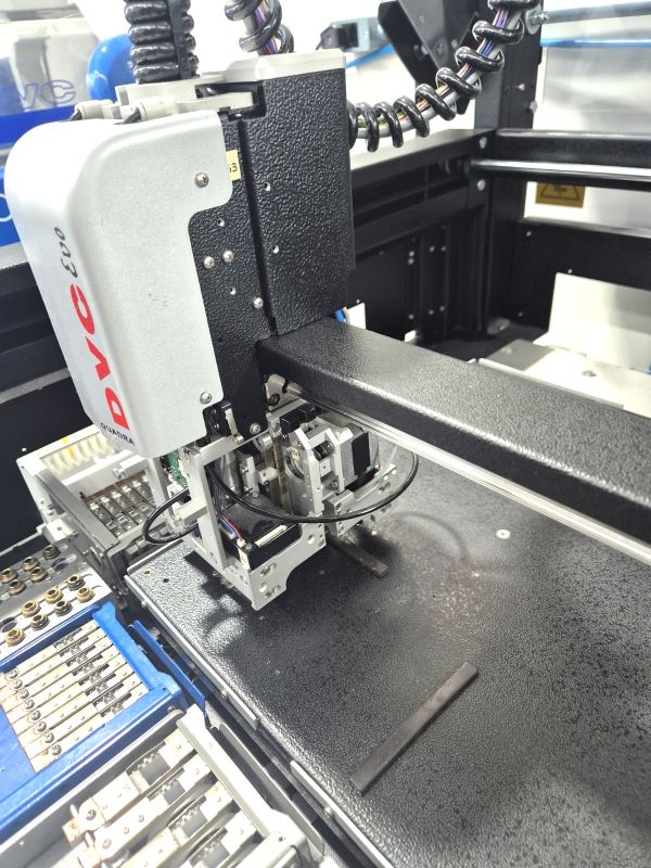 PICK AND PLACE FLEXIVEL TWS AUTOMATION QUADRA EVO 2019 220V ACOMPANHA 4 MAGAZINES DE 8 FEEDERS 