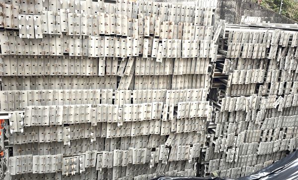 LOTE LONGARINAS ALTAMIRA 3.000 PEÇAS DE 2,35M PARA 1.000KG POR PAR (500KG POR POSIÇÃO) 