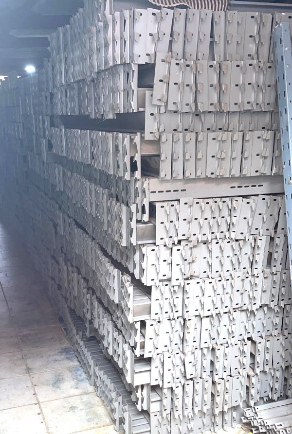 LOTE LONGARINAS ALTAMIRA 1.500 PEÇAS DE 2,35M PARA 1.500KG POR PAR (750KG POR POSIÇÃO) 