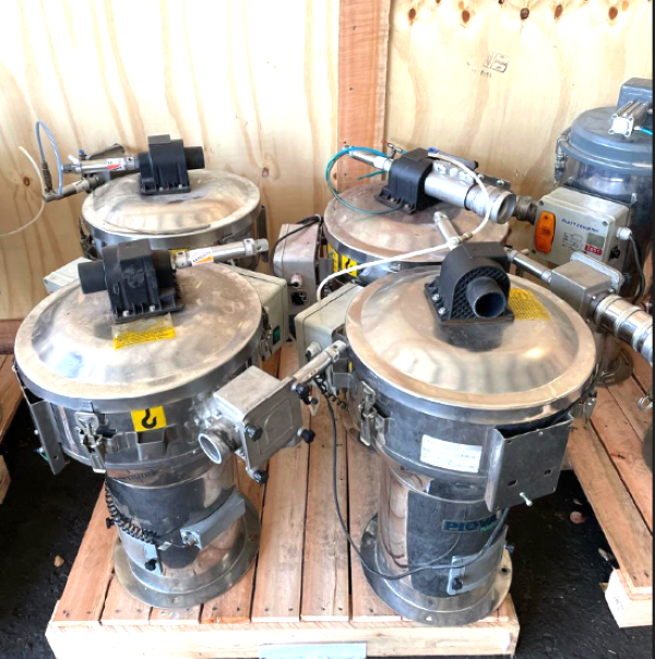 PERIFERICOS DE INJEÇAO ALIMENTADOR PLAST-EQUIP RSHL-30 220V / 60HZ CAPACIDADE 30KG 