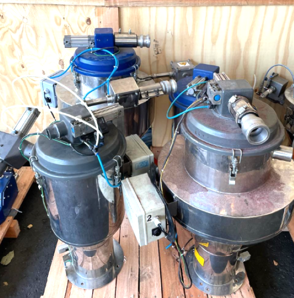 PERIFERICOS DE INJEÇAO ALIMENTADOR PLAST-EQUIP RSHL-50 220V / 60HZ. CAPACIDADE 50KG 