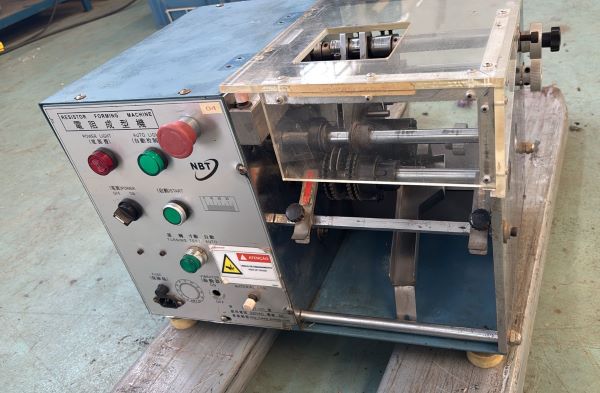 PREFORMADORA AUTOMÁTICA AXIAL EM F 