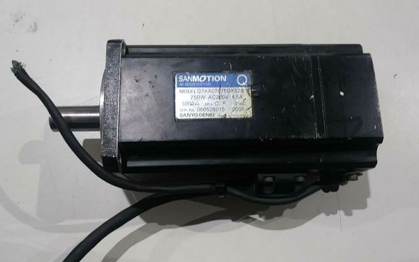 MOTOR DE PASSO SANYO DENKI 06528015 Q1AA07075DXS28 750W, 200V, 4.5A 