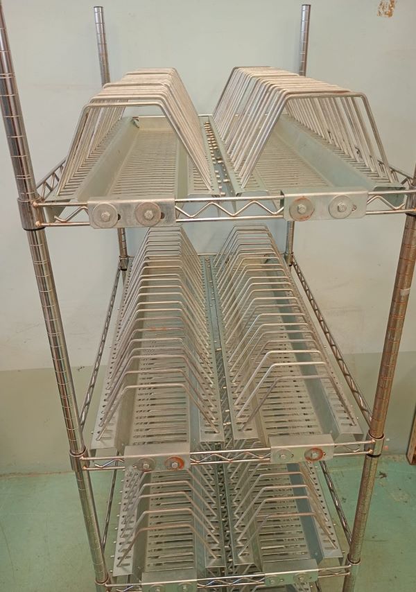 CARRINHO DE COMPONENTES ELETRONICOS 4 DIVISÓRIAS 