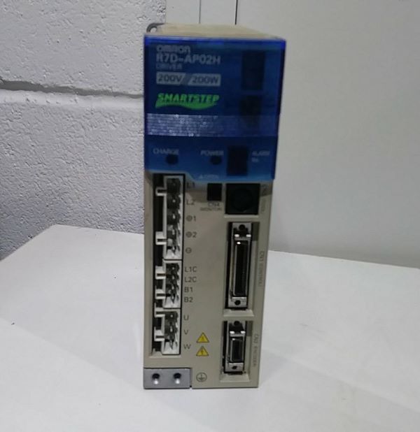 SERVO DRIVE OMRON R7D-AP02H DRIVER SMARSTEP 200-230V 50/60HZ 