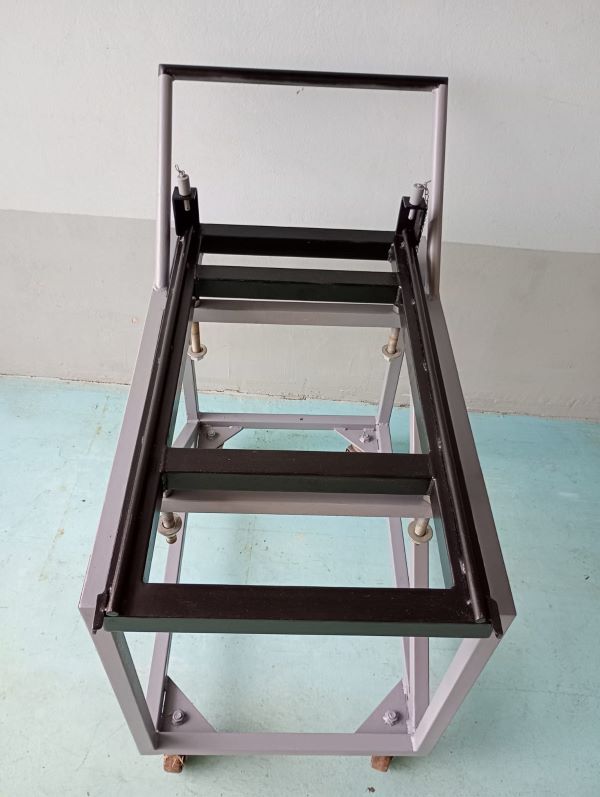 CARRINHO DE TRANSPORTE DO TANQUE DE MAQUINA DE SOLDA DE PEQUENO PORTE 0,70 M X 0,40 M ( C X L) ALTURA REGULAVEL 