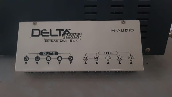 PCI BREAK OUT BOX M-AUDIO DELTA 4403 5 IN X 5 OUT INTERFACE DE ÁUDIO PARA COMPUTADOR 