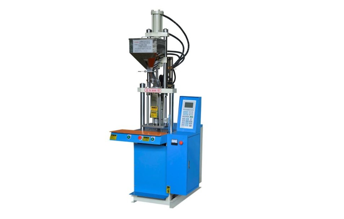 INJETORA VERTICAL 15T TW MACHINES TW-V-C 15T (STANDARD) NOVA 